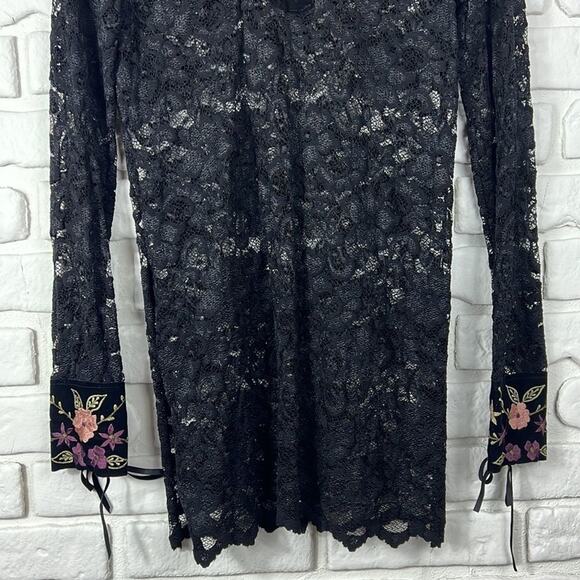 Bisou Bisou lace embroidered dress size medium - Picture 3 of 11